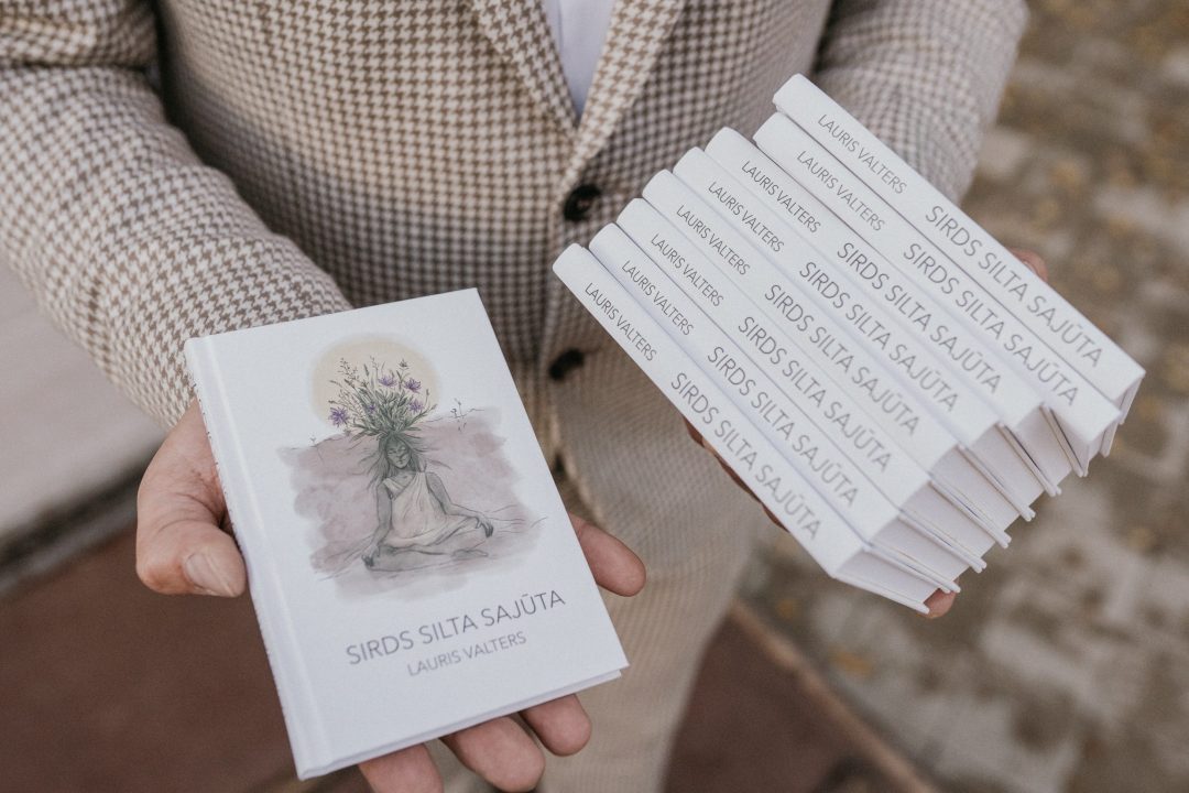 Lauris Valters Sirds Silta Sajūta dzejoļu krājums